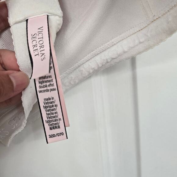 Victoria’s Secret Wireless Bra White Size 32D / D70 Adjustable Strap Comfort - Picture 3 of 3
